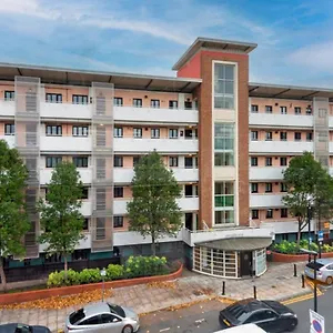 https://bright-spaciousbeautiful-interior-close-to-the-city-2.cambridgehotelsuk.com